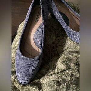 Earth Bluish gray suede/leather pumps (depending on lighting). Sz. 8 EUC